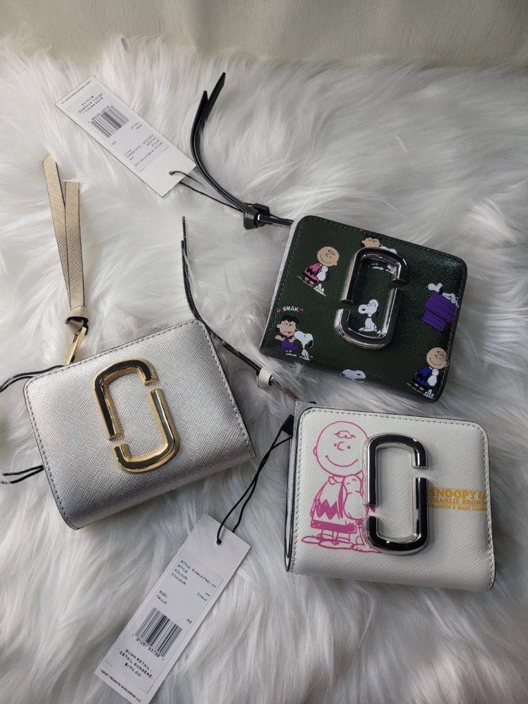 MARC JACOBS mj史奴比聯名The Snapshot 防刮牛皮拉鍊短夾| 女王